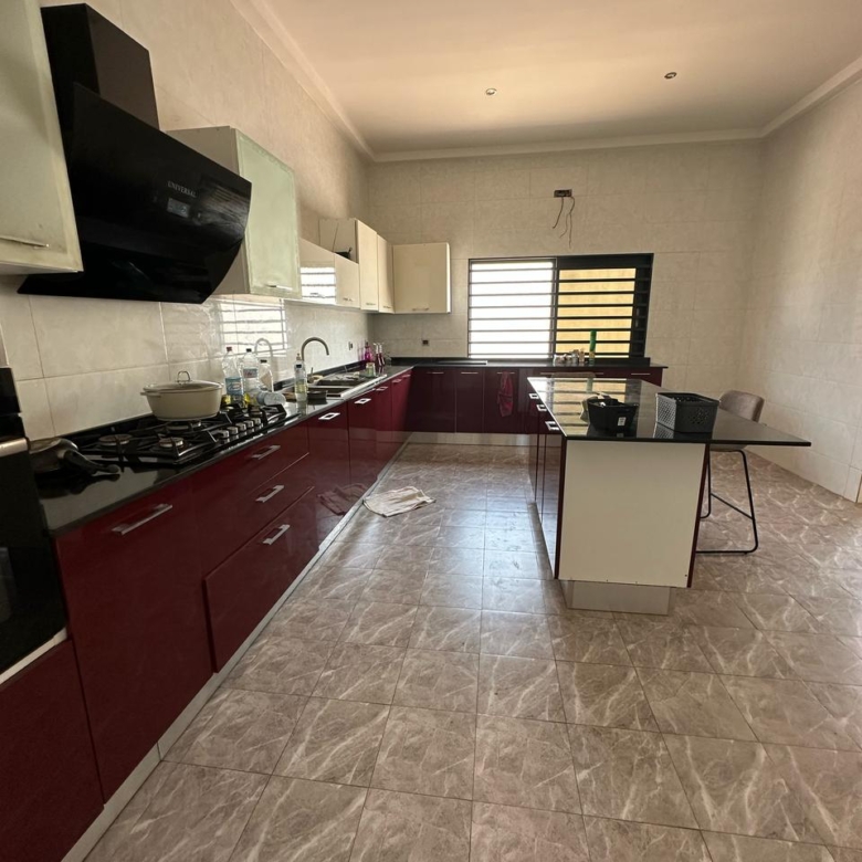 LA VILLA EST LOUÉE AVEC OU SANS LES MEUBLES