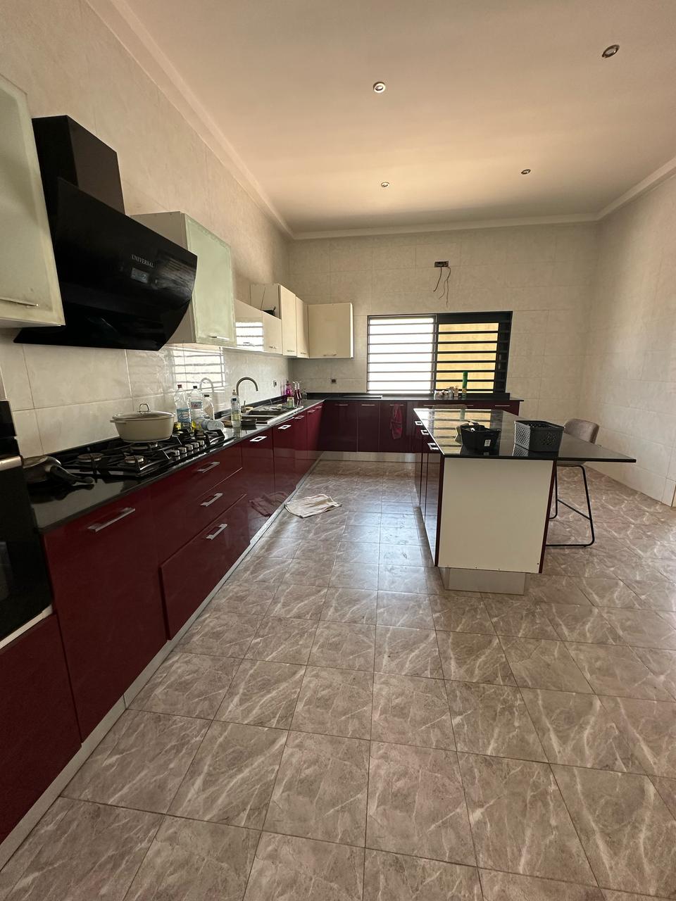 LA VILLA EST LOUÉE AVEC OU SANS LES MEUBLES