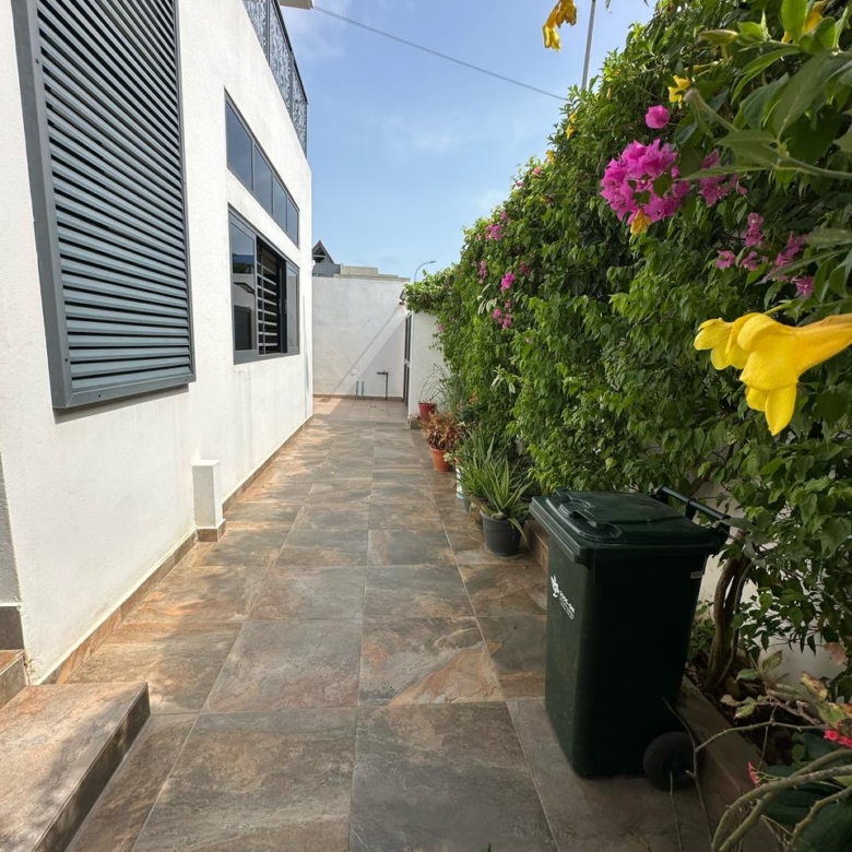 LA VILLA EST LOUÉE AVEC OU SANS LES MEUBLES