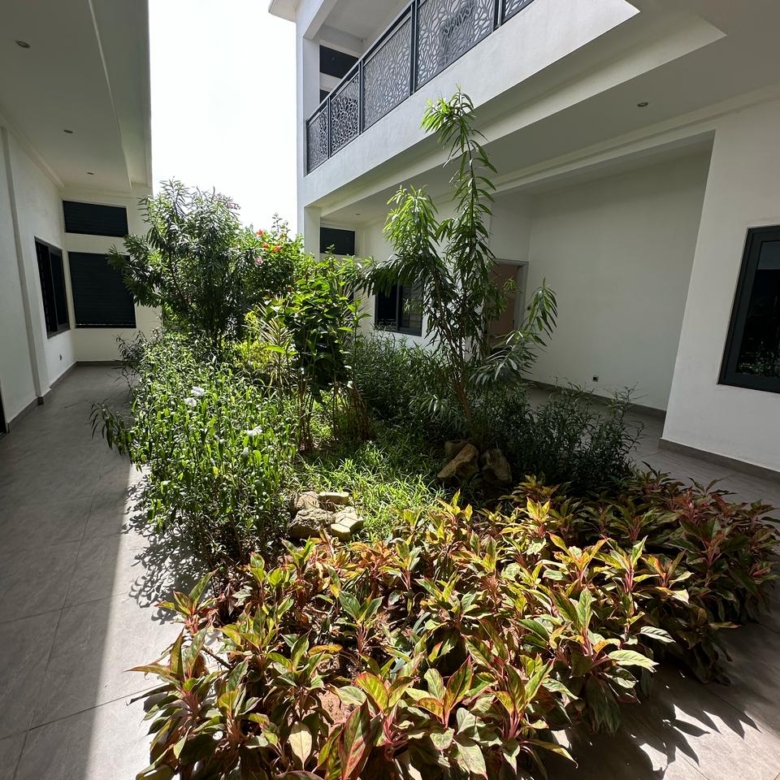 LA VILLA EST LOUÉE AVEC OU SANS LES MEUBLES