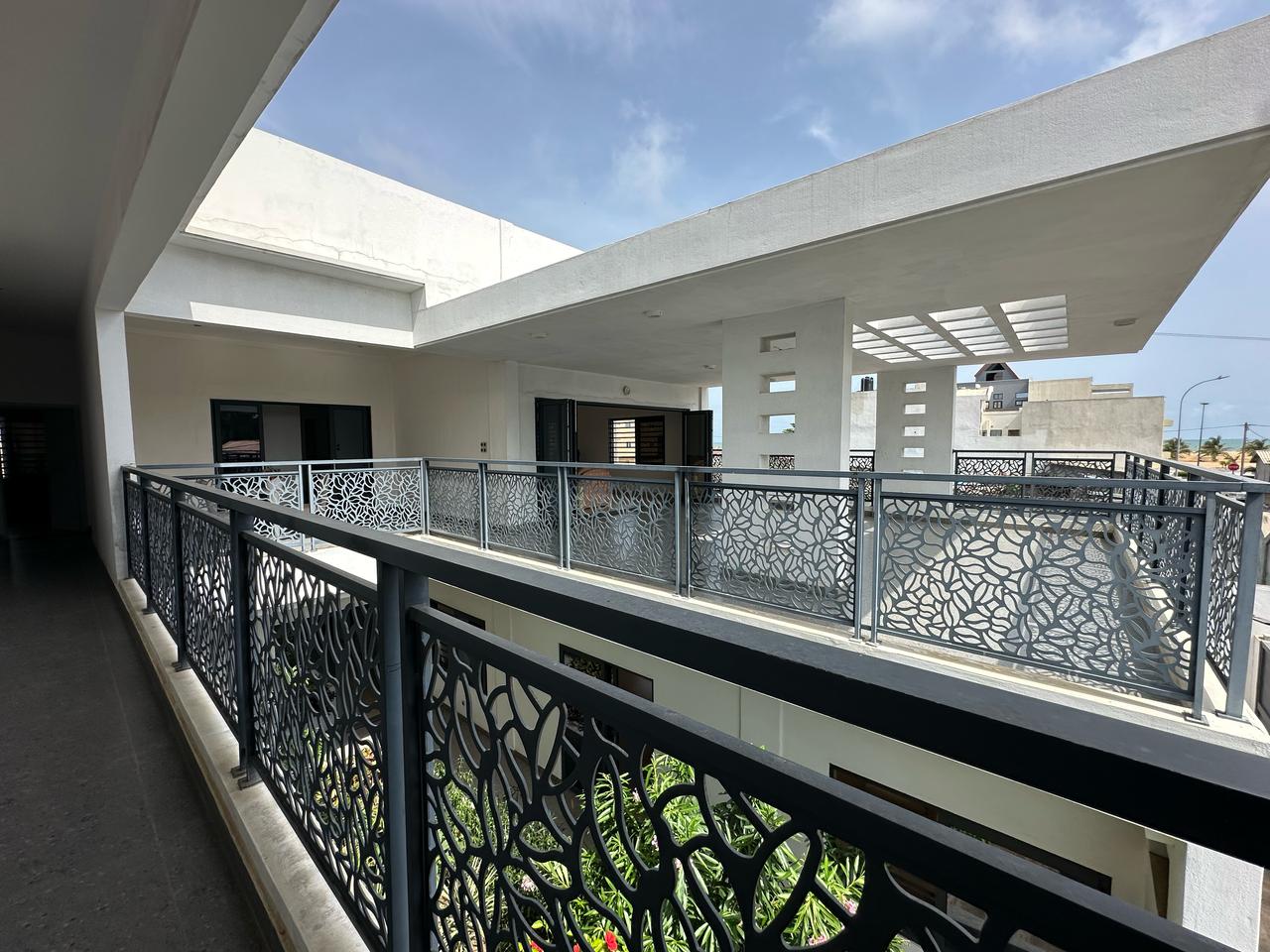 LA VILLA EST LOUÉE AVEC OU SANS LES MEUBLES