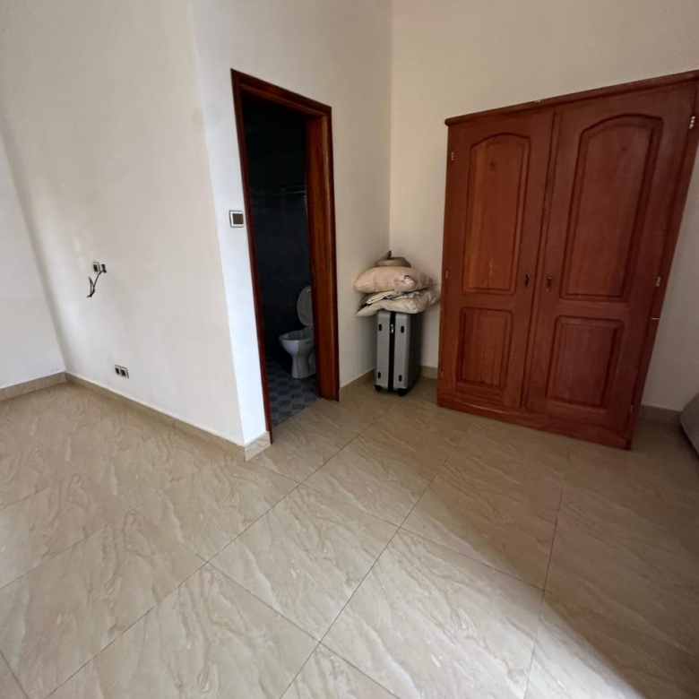 LA VILLA EST LOUÉE AVEC OU SANS LES MEUBLES