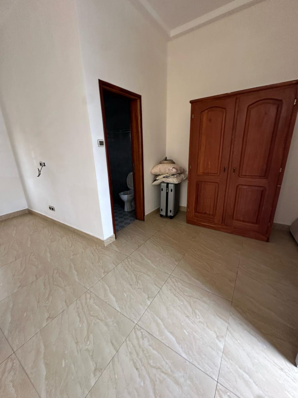 LA VILLA EST LOUÉE AVEC OU SANS LES MEUBLES