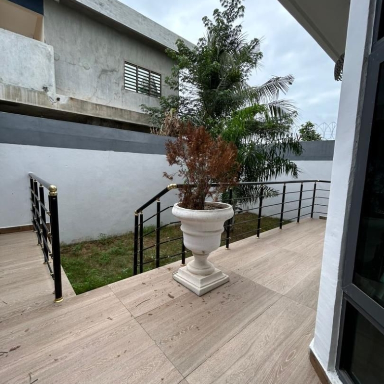 VILLA A LOUER A COTONOU FIDJROSSÈ