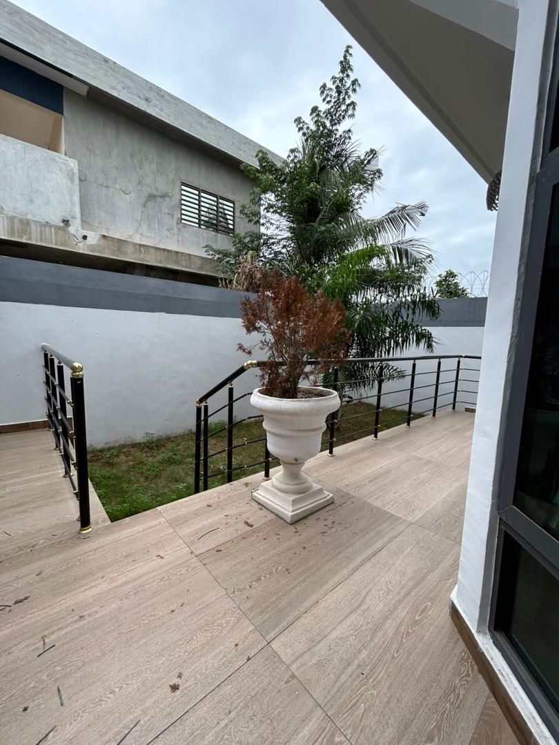 VILLA A LOUER A COTONOU FIDJROSSÈ