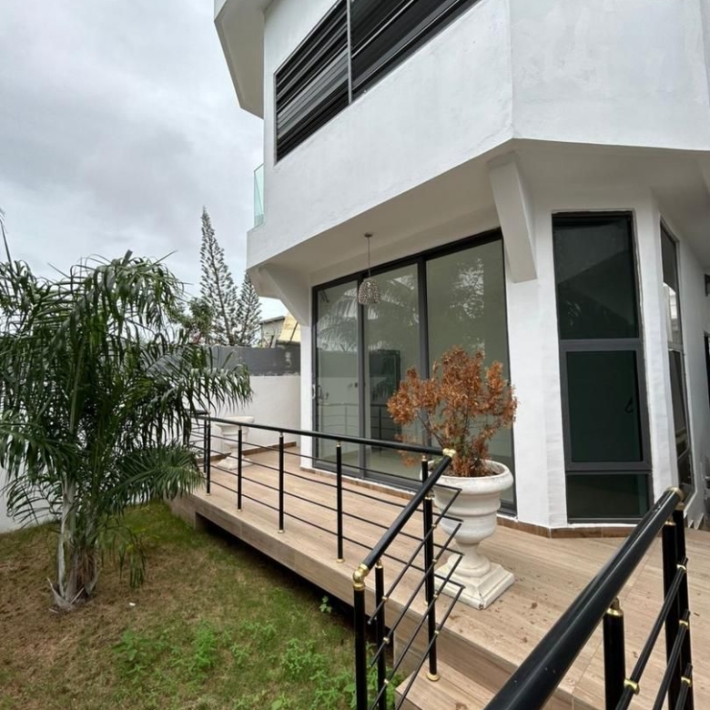 VILLA A LOUER A COTONOU FIDJROSSÈ