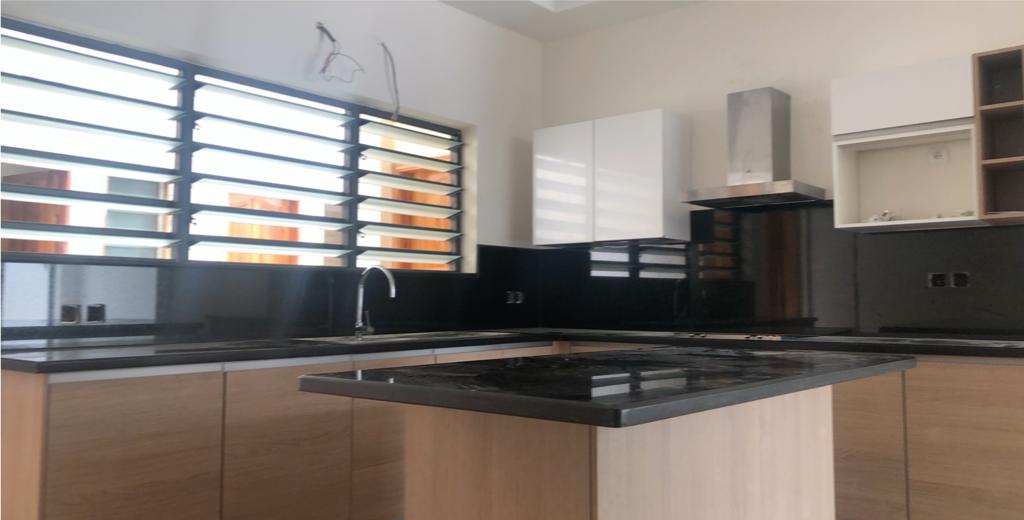 VILLA AVEC PISCINE A LOUER A COTONOU QUARTIER JAK