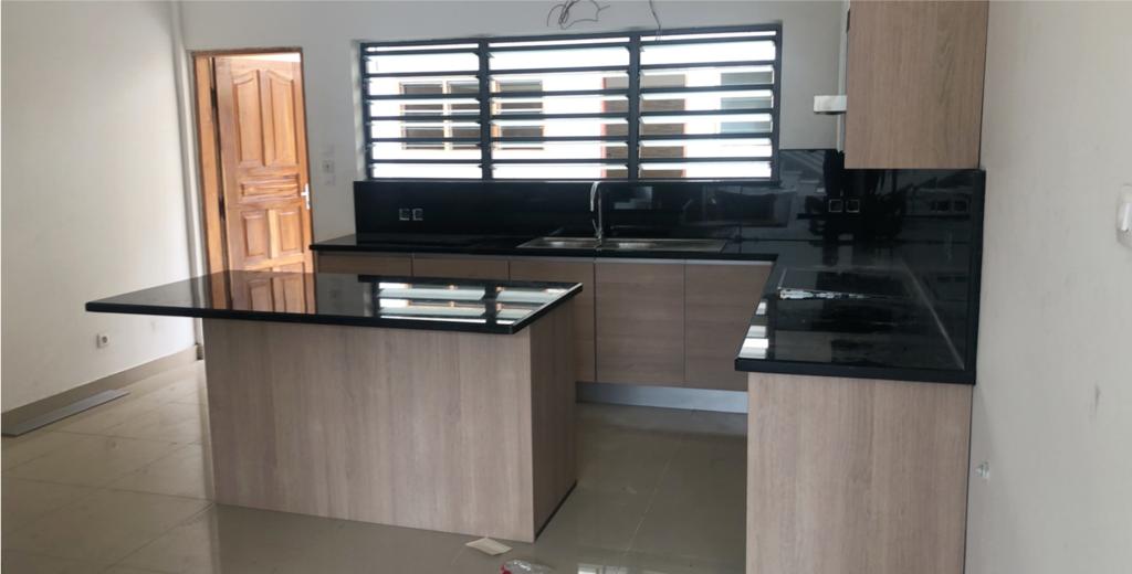 VILLA AVEC PISCINE A LOUER A COTONOU QUARTIER JAK