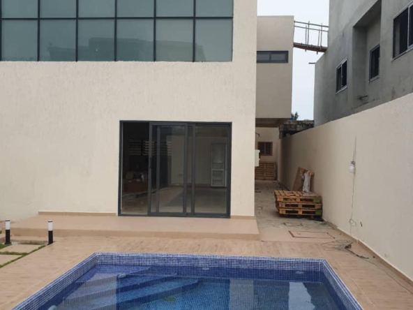 VILLA AVEC PISCINE A LOUER A COTONOU QUARTIER JAK