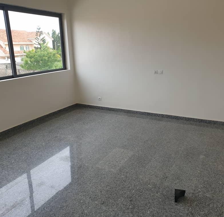 VILLA AVEC PISCINE A LOUER A COTONOU QUARTIER JAK