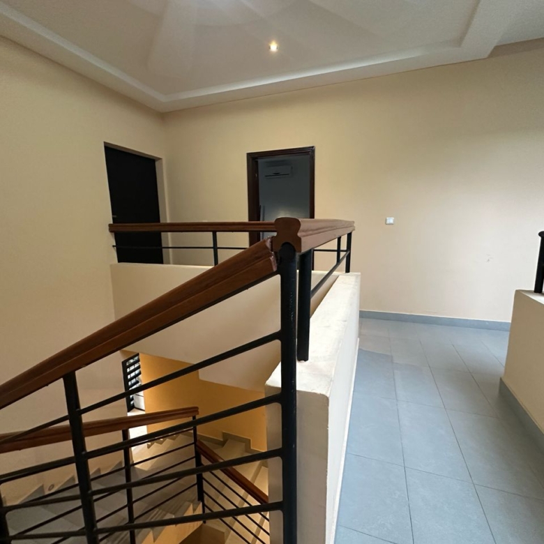 VILLA MEUBLÉE A LOUER À COTONOU AGONTINKON
