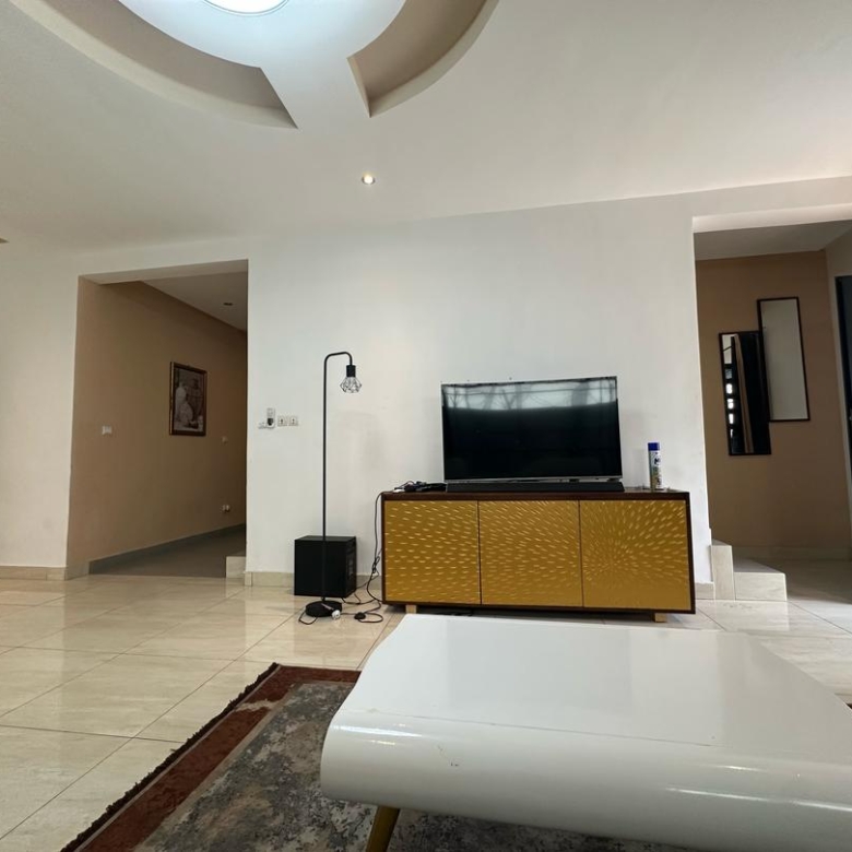 VILLA MEUBLÉE A LOUER À COTONOU AGONTINKON