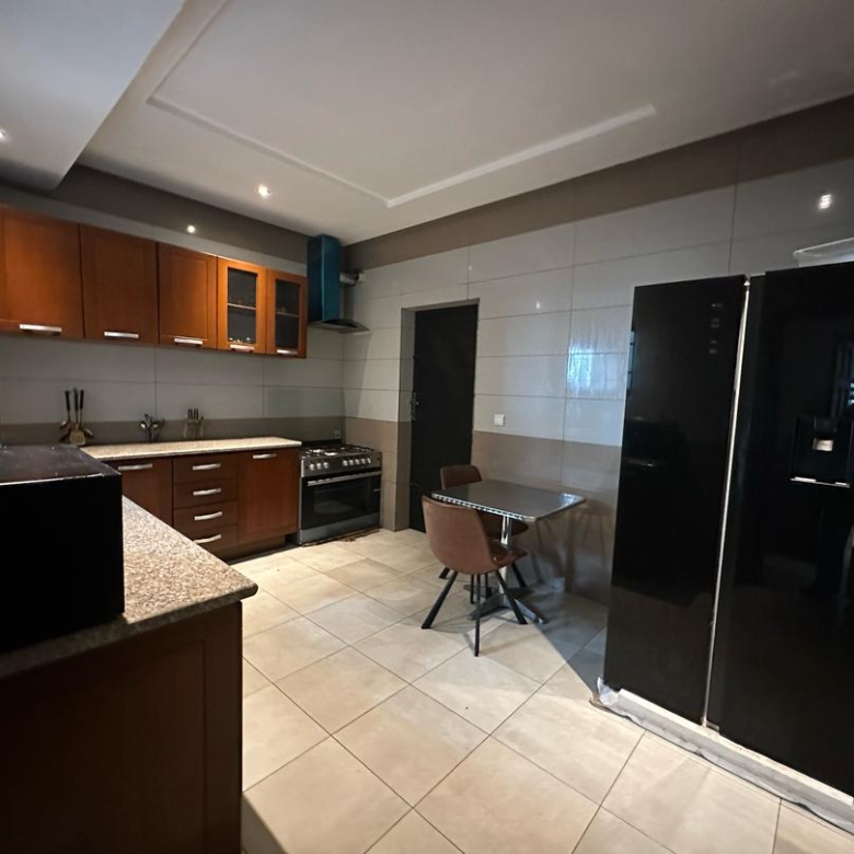 VILLA MEUBLÉE A LOUER À COTONOU AGONTINKON