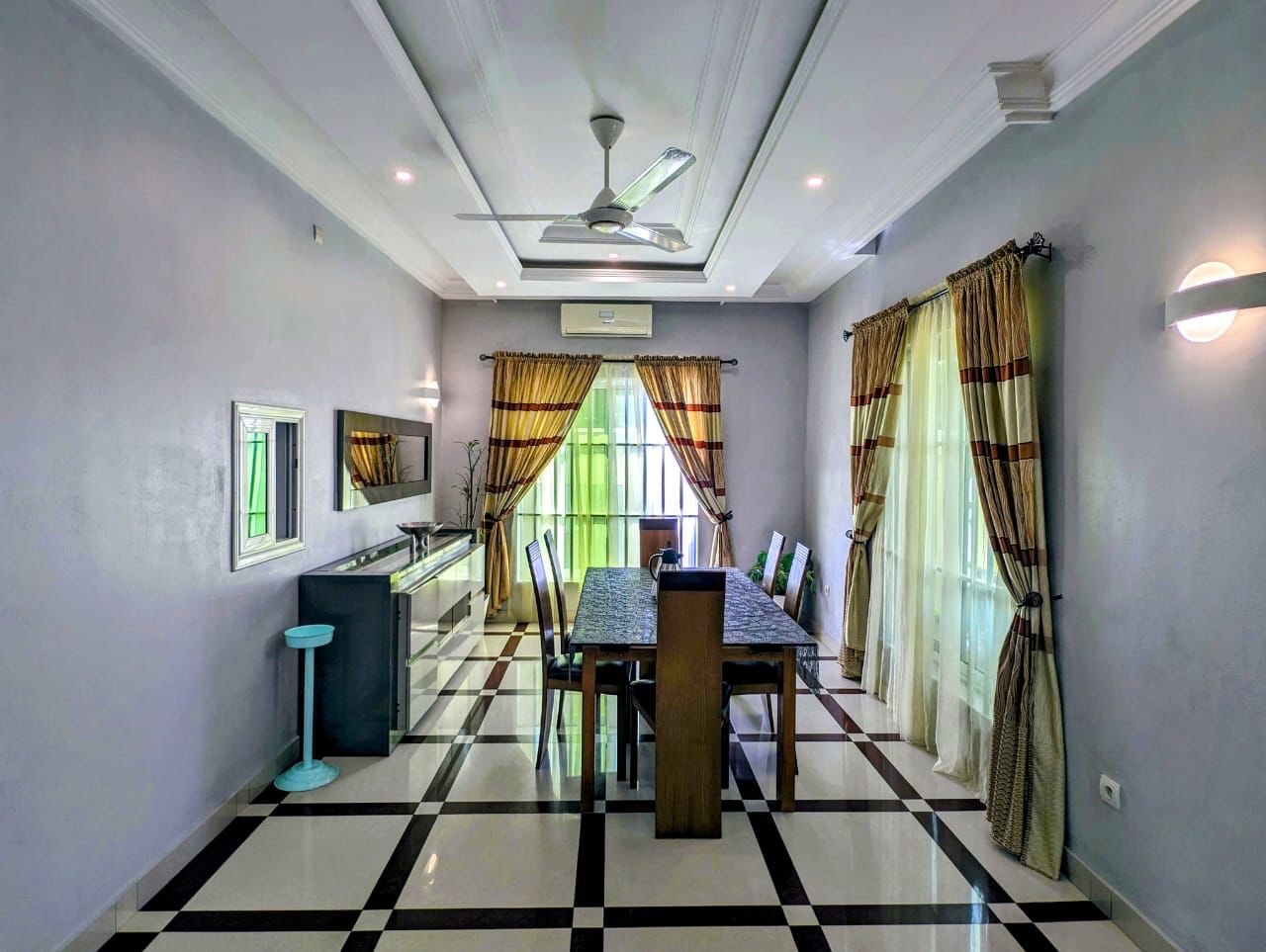 VILLA MEUBLÉE AVEC GRAND JARDIN, PISCINE À LOUER À COTONOU FIDJROSSÈ PLAGE