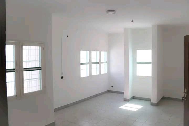 VILLA A 𝐕𝐄𝐍𝐃𝐑𝐄 À COTONOU 𝐇𝐀𝐈𝐄-𝐕𝐈𝐕𝐄