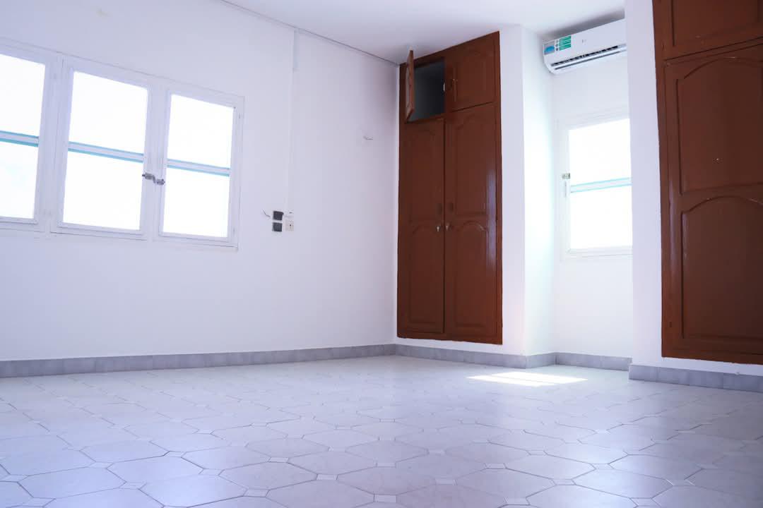 VILLA A 𝐕𝐄𝐍𝐃𝐑𝐄 À COTONOU 𝐇𝐀𝐈𝐄-𝐕𝐈𝐕𝐄