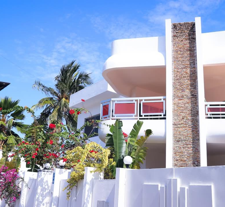 VILLA A 𝐕𝐄𝐍𝐃𝐑𝐄 À COTONOU 𝐇𝐀𝐈𝐄-𝐕𝐈𝐕𝐄