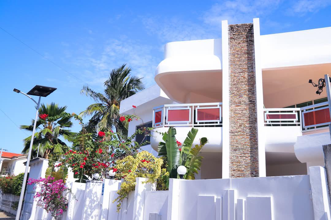 VILLA A 𝐕𝐄𝐍𝐃𝐑𝐄 À COTONOU 𝐇𝐀𝐈𝐄-𝐕𝐈𝐕𝐄