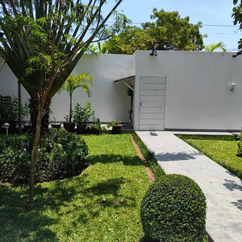 VILLA DUPLEX A LOUER À COTONOU FIDJROSSÈ