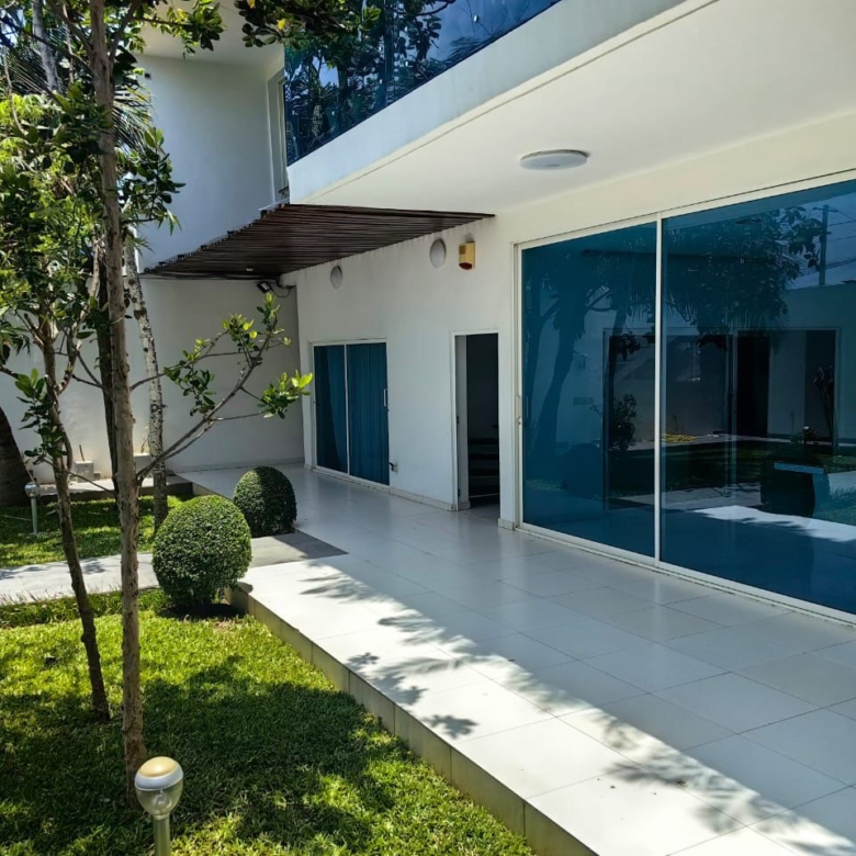 VILLA DUPLEX A LOUER À COTONOU FIDJROSSÈ