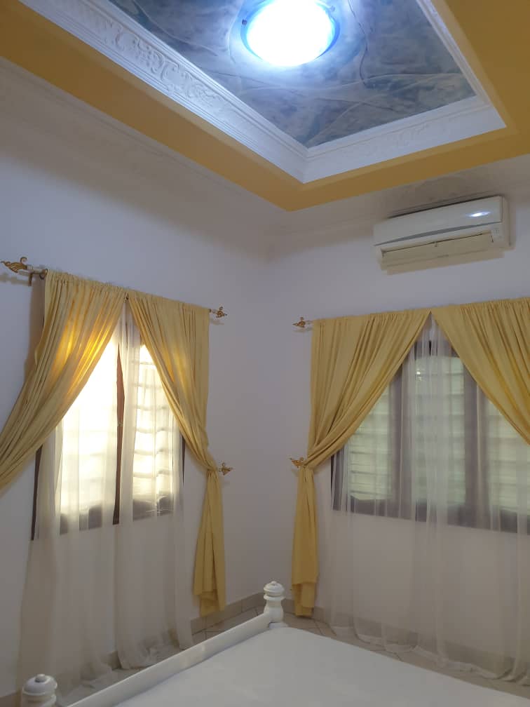 Villa meublée à vendre à louer à Cotonou Fidjrosse