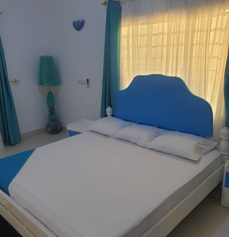 Villa meublée à vendre à louer à Cotonou Fidjrosse