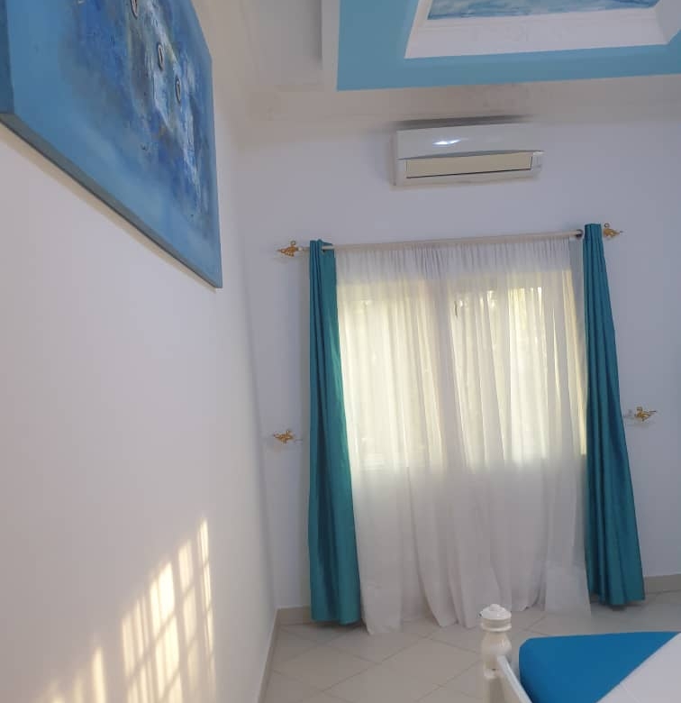 Villa meublée à vendre à louer à Cotonou Fidjrosse