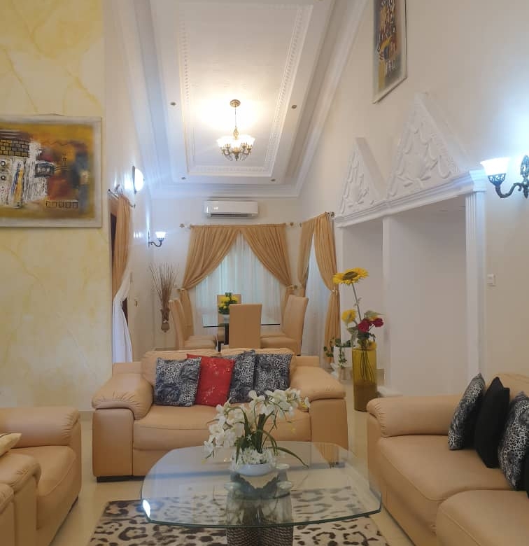 Villa meublée à vendre à louer à Cotonou Fidjrosse