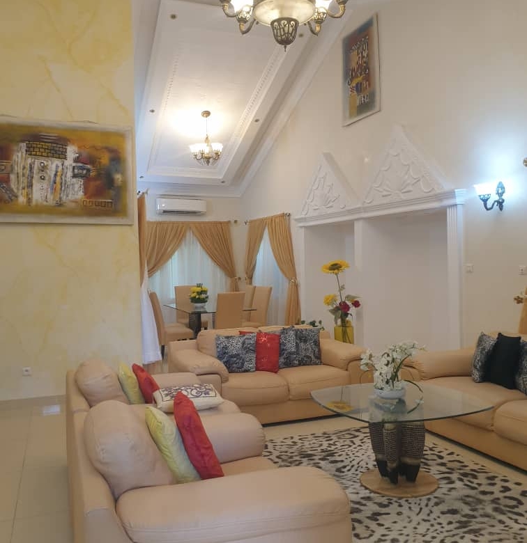 Villa meublée à vendre à louer à Cotonou Fidjrosse