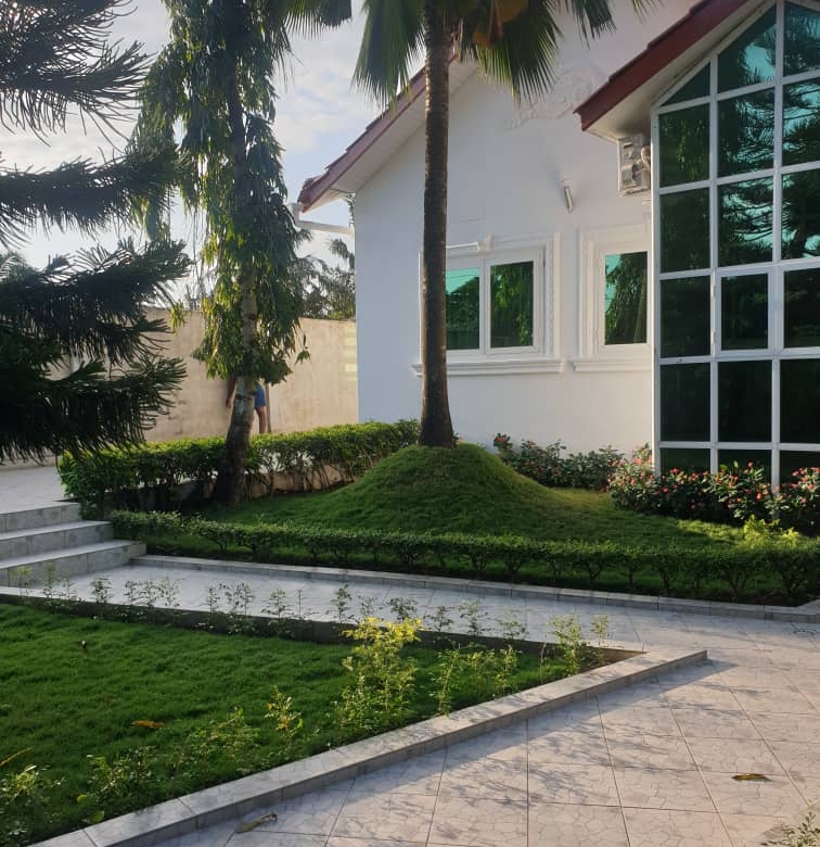 Villa meublée à vendre à louer à Cotonou Fidjrosse