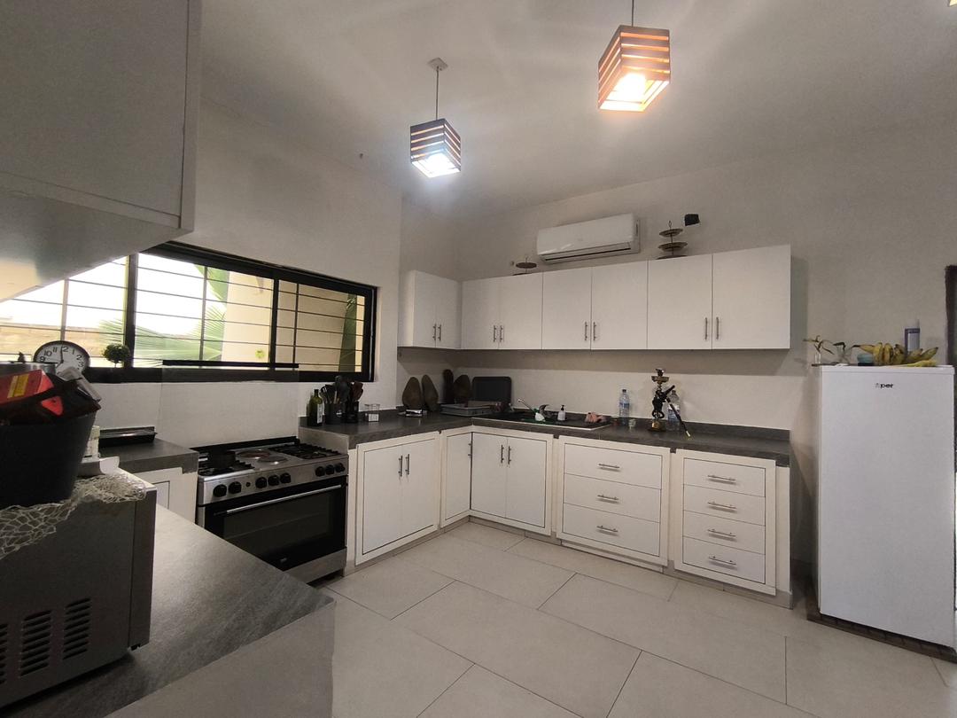 Villa meublée à louer avec jardin a Cotonou quartier Jack