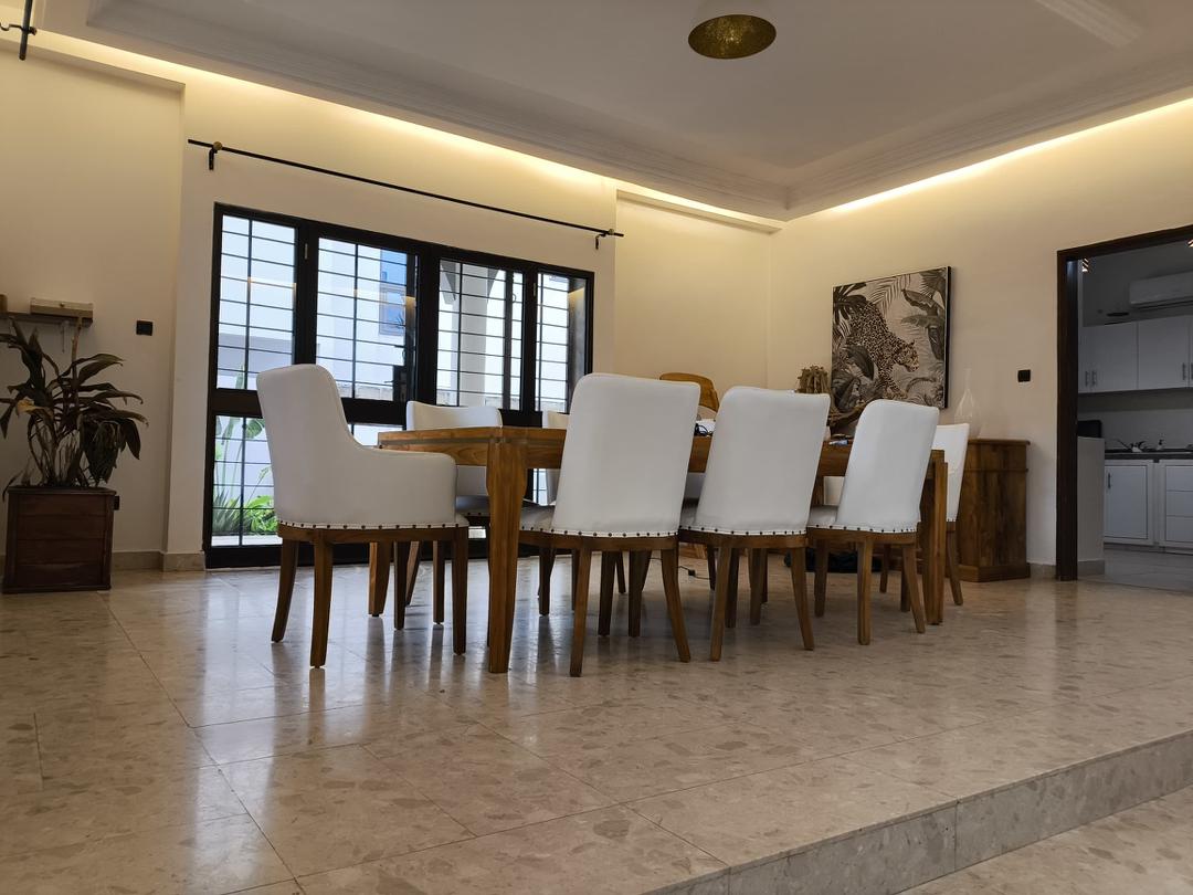 Villa meublée à louer avec jardin a Cotonou quartier Jack