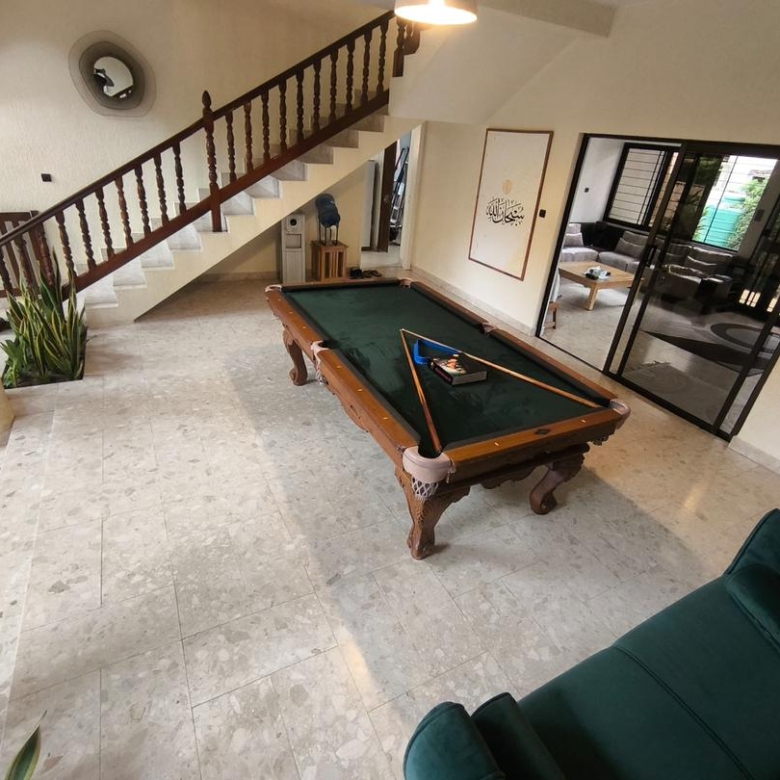 Villa meublée à louer avec jardin a Cotonou quartier Jack