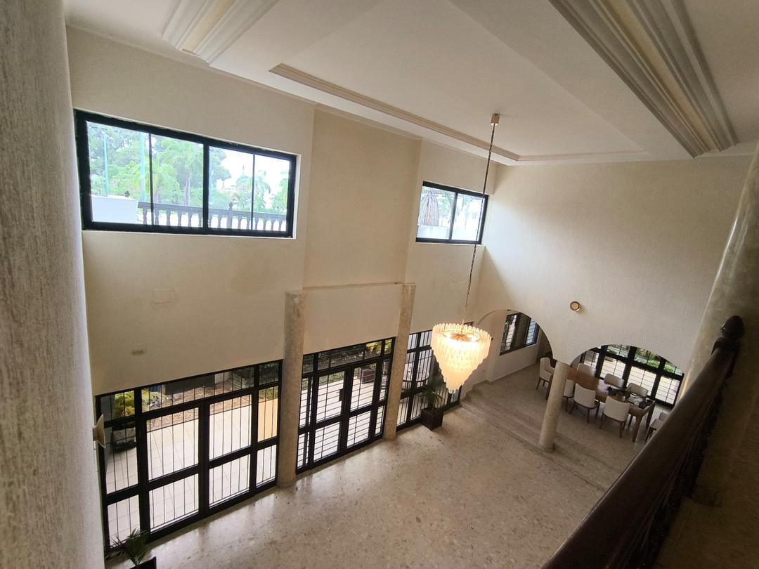 Villa meublée à louer avec jardin a Cotonou quartier Jack