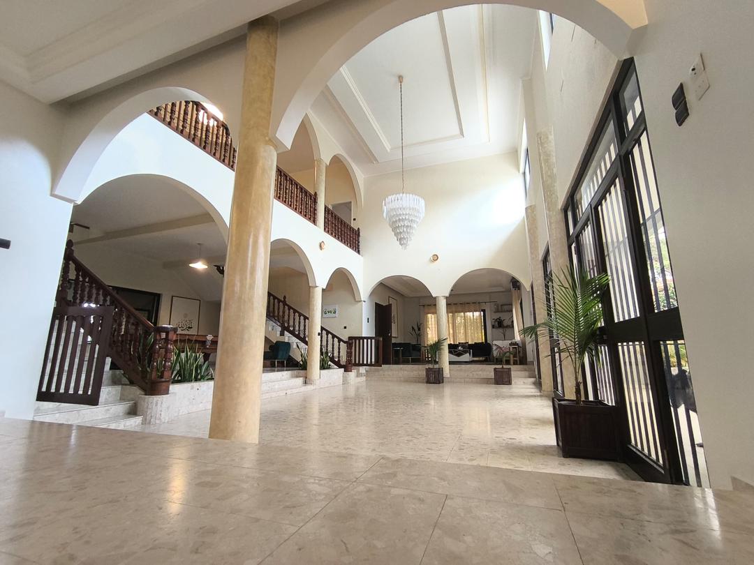 Villa meublée à louer avec jardin a Cotonou quartier Jack