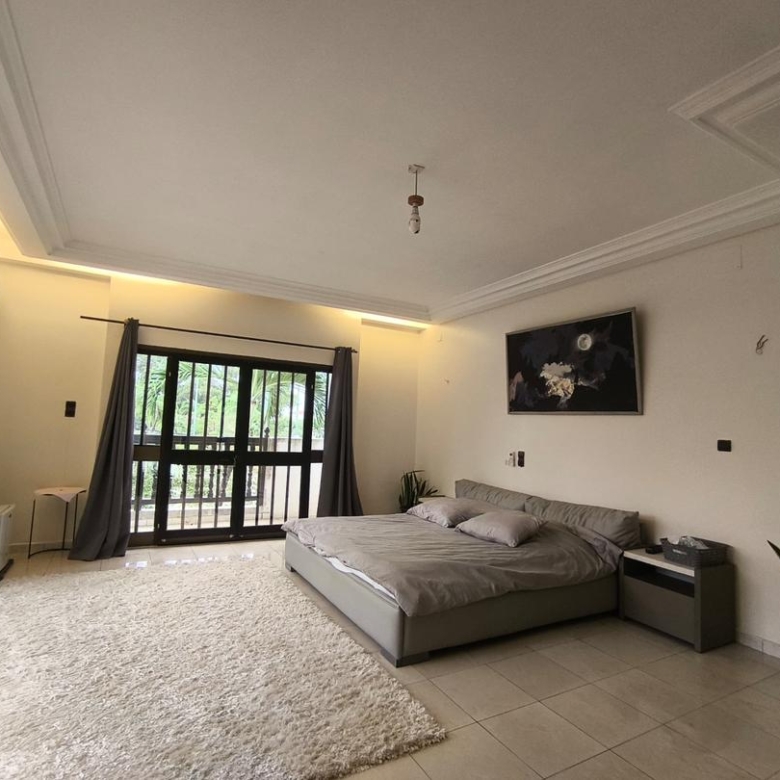 Villa meublée à louer avec jardin a Cotonou quartier Jack