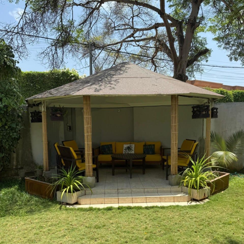 Villa meublée à louer avec jardin a Cotonou quartier Jack