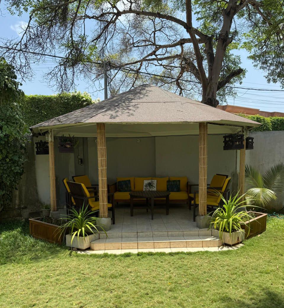 Villa meublée à louer avec jardin a Cotonou quartier Jack