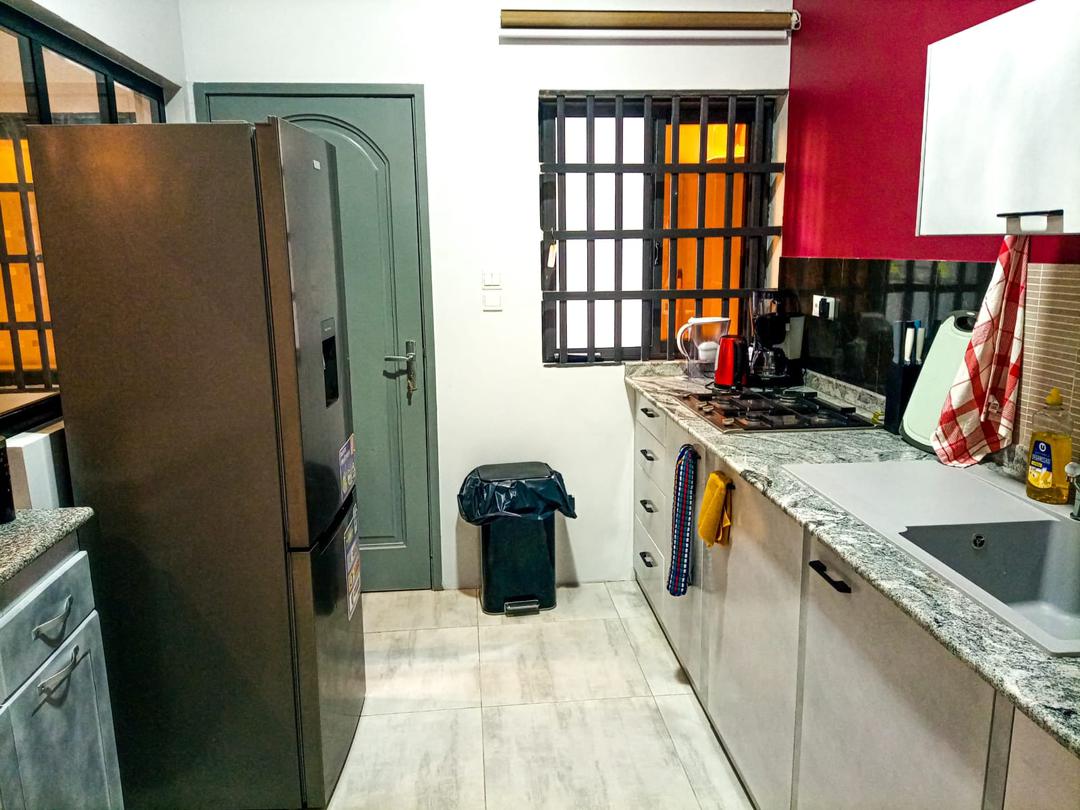 Entrée personnelle meublée à louer à Cotonou Fidjrossè