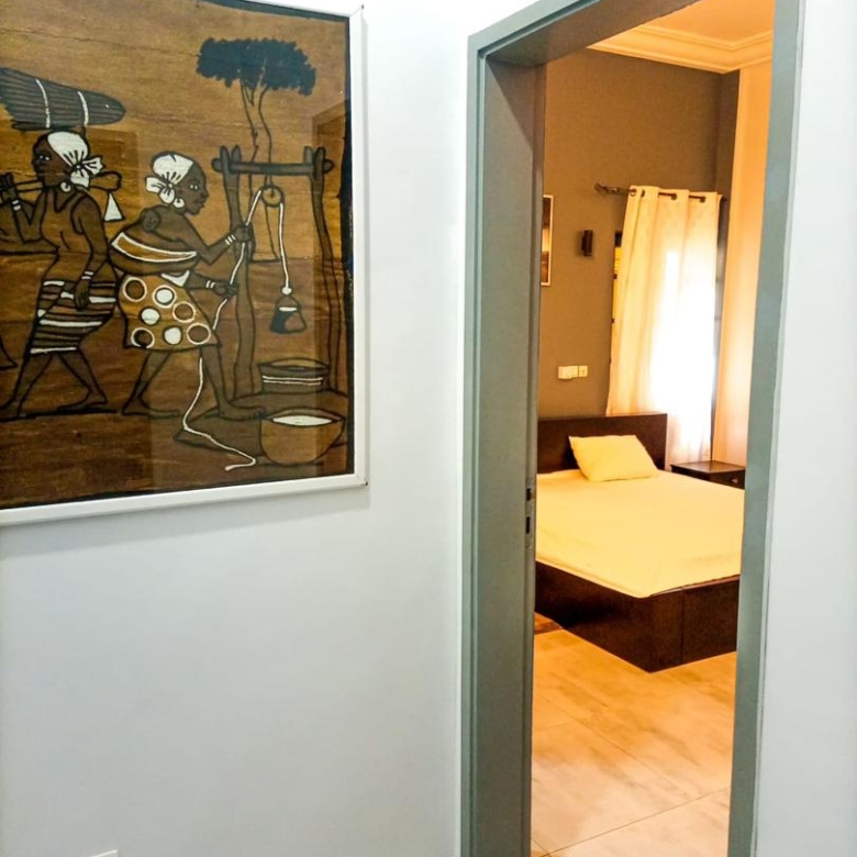 Entrée personnelle meublée à louer à Cotonou Fidjrossè