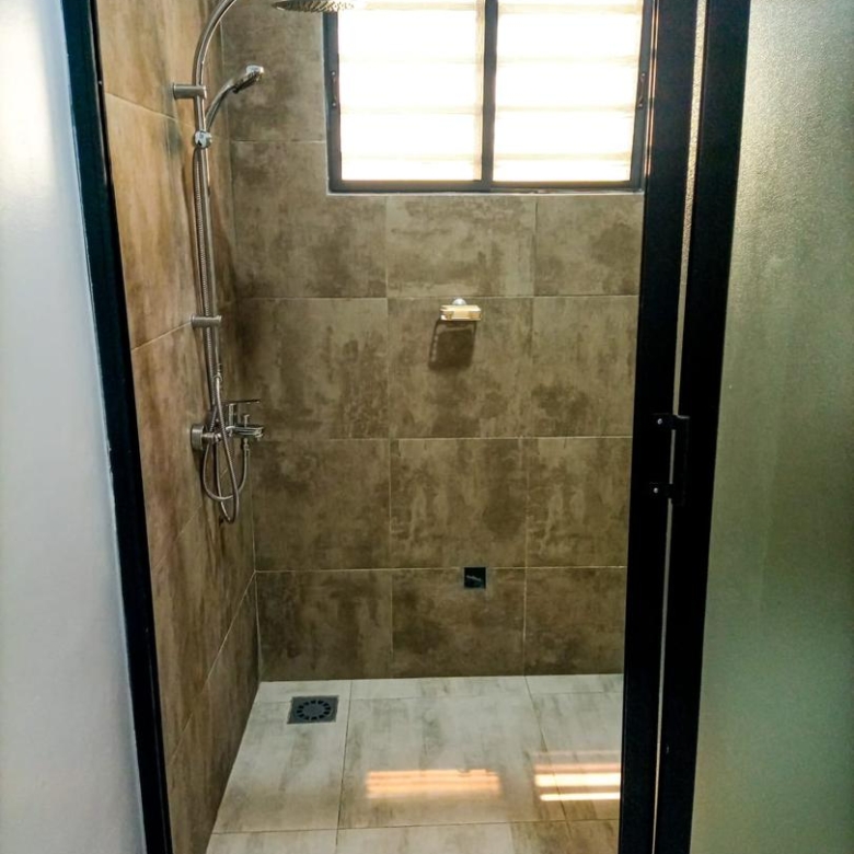 Entrée personnelle meublée à louer à Cotonou Fidjrossè