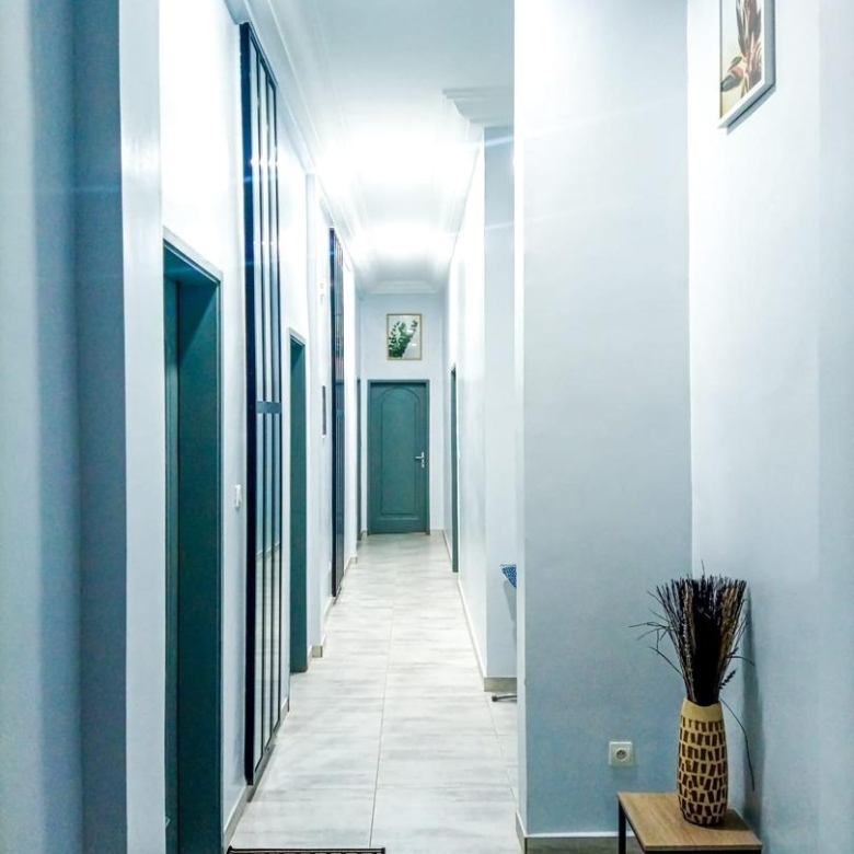 Entrée personnelle meublée à louer à Cotonou Fidjrossè