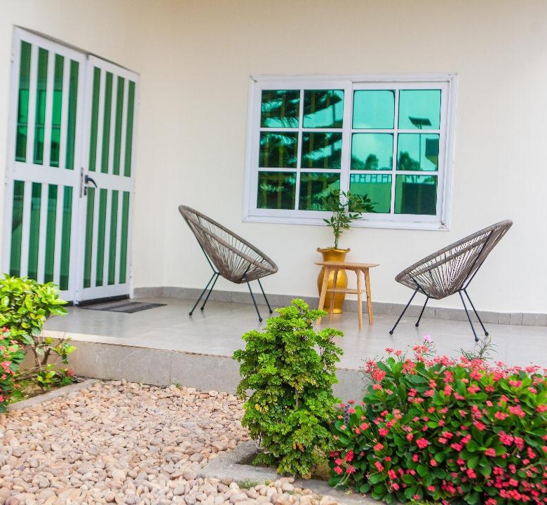 Entrée personnelle meublée à louer à Fidjrossè Togbin plage