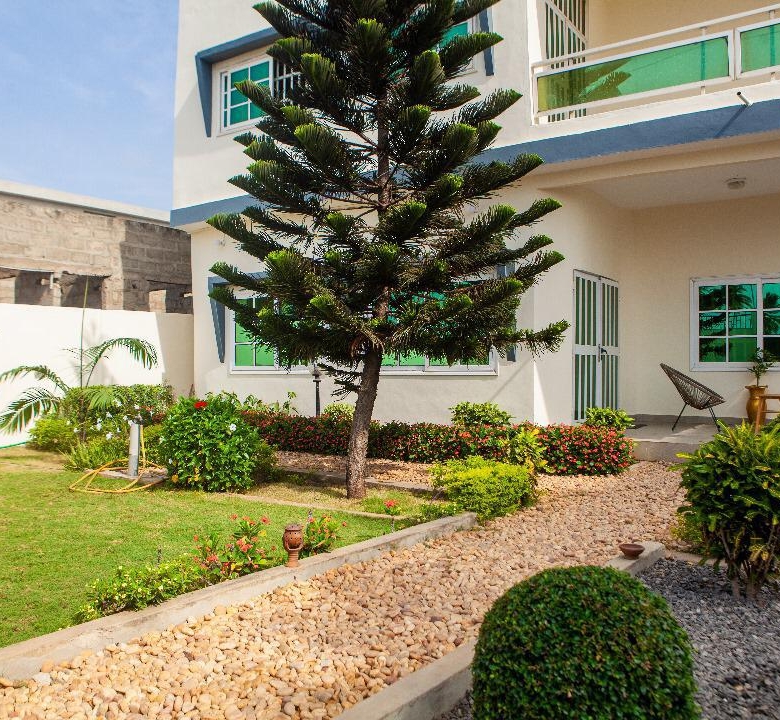 Entrée personnelle meublée à louer à Fidjrossè Togbin plage