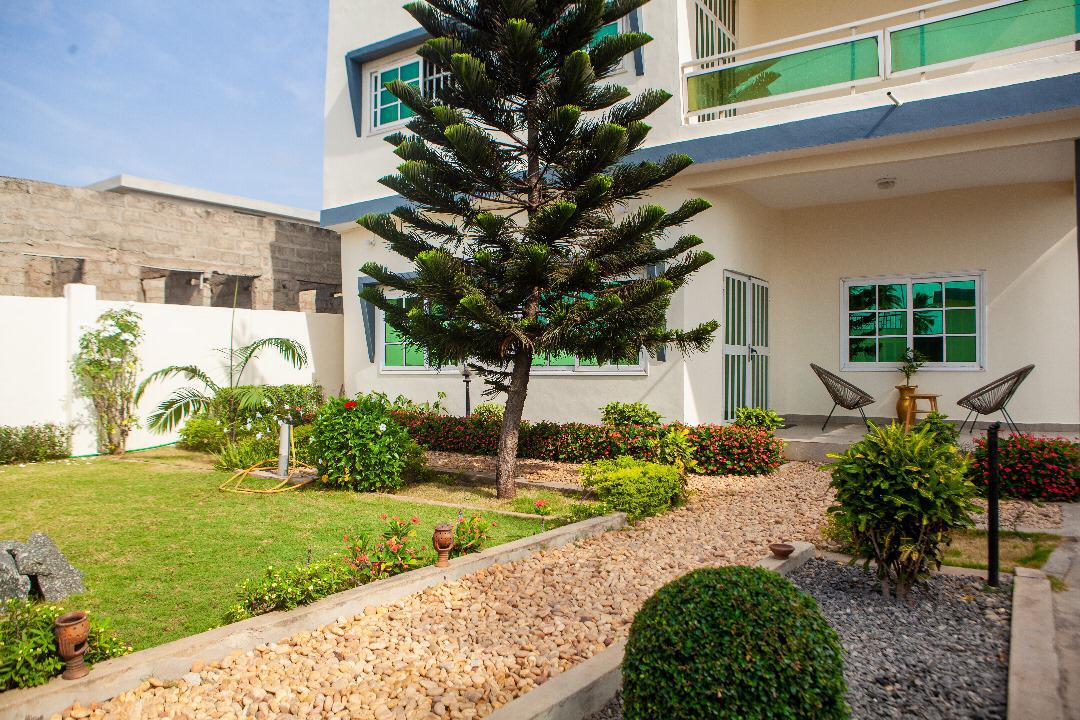 Entrée personnelle meublée à louer à Fidjrossè Togbin plage