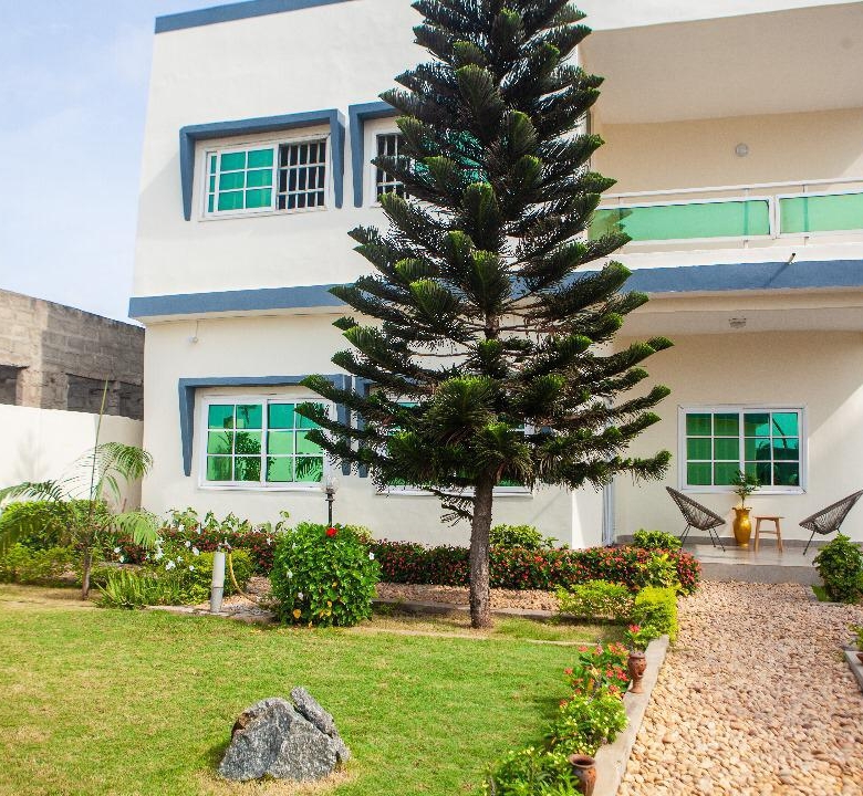 Entrée personnelle meublée à louer à Fidjrossè Togbin plage