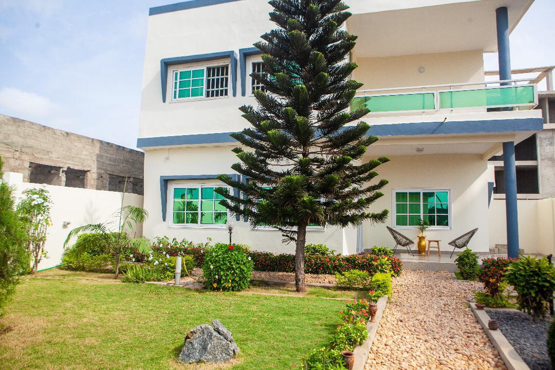 Entrée personnelle meublée à louer à Fidjrossè Togbin plage