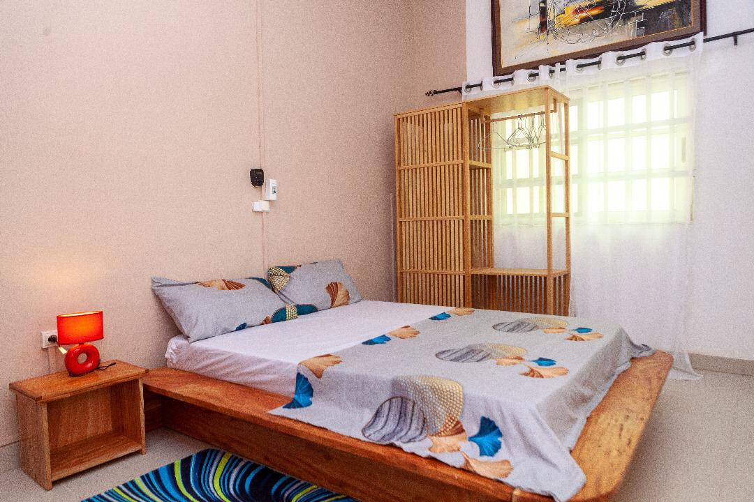 Entrée personnelle meublée à louer à Fidjrossè Togbin plage