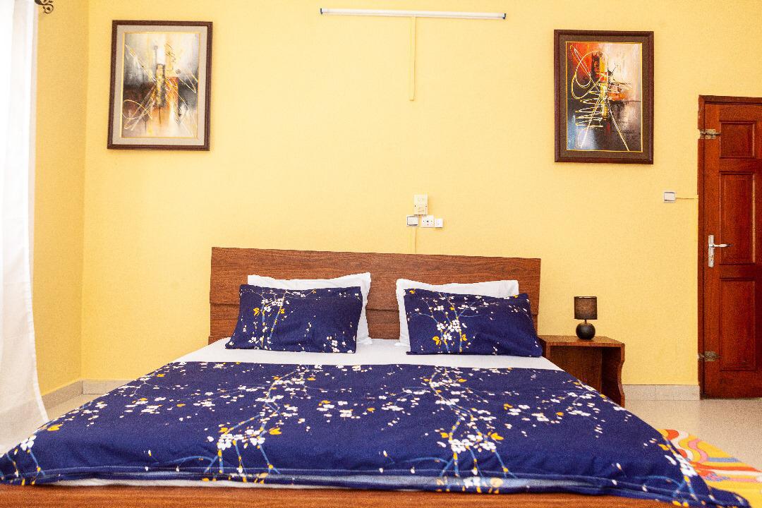 Entrée personnelle meublée à louer à Fidjrossè Togbin plage