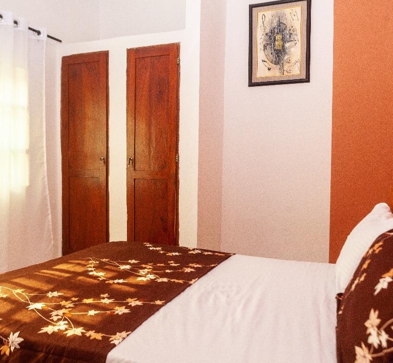 Entrée personnelle meublée à louer à Fidjrossè Togbin plage